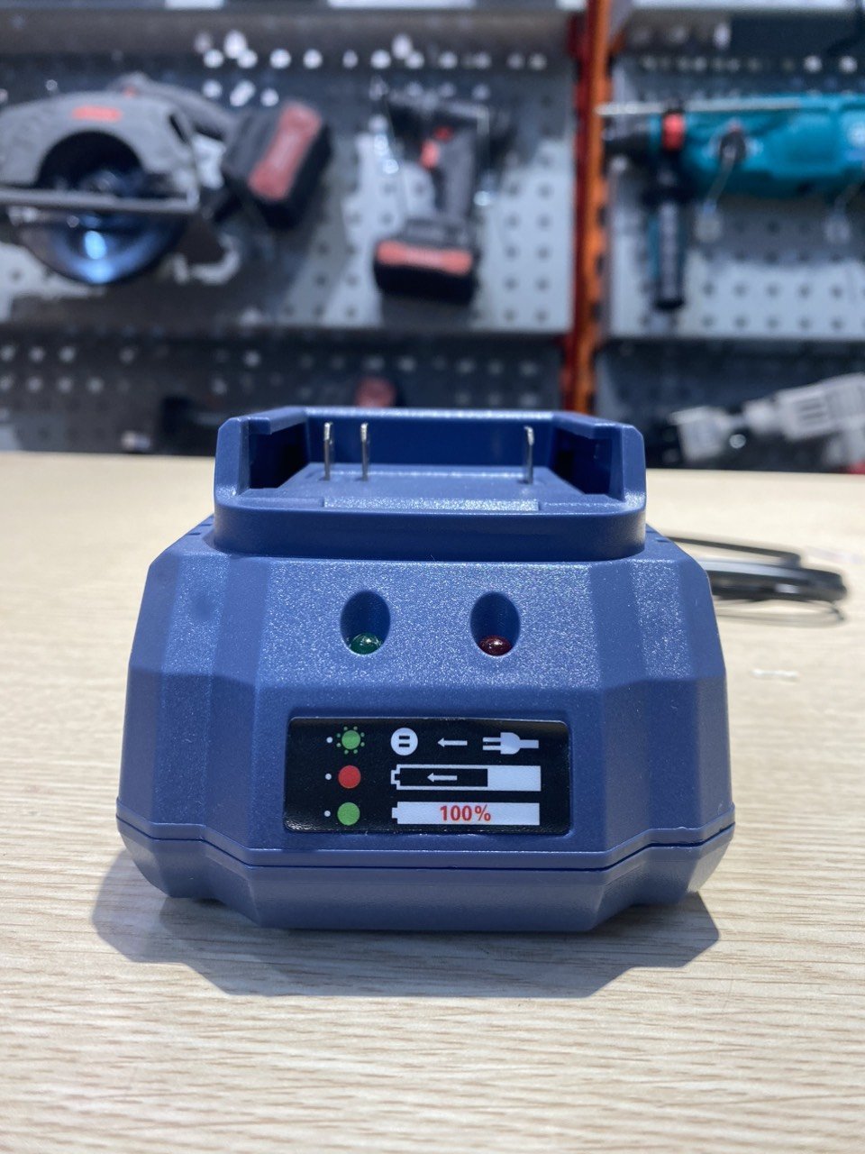 Sạc pin máy khoan