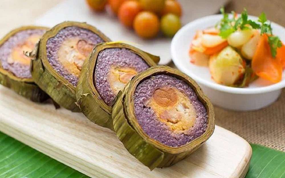 Bánh tét khi thành phẩm sẽ có màu tím đặc trưng