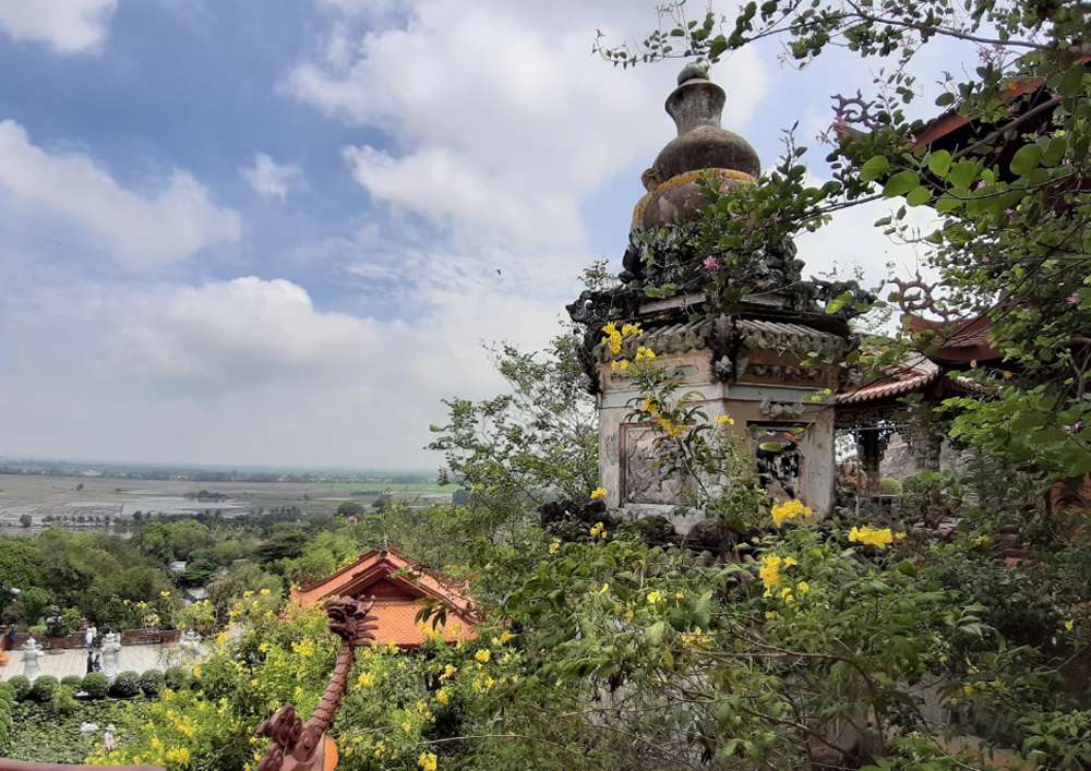 Khu vực bảo tháp của chùa