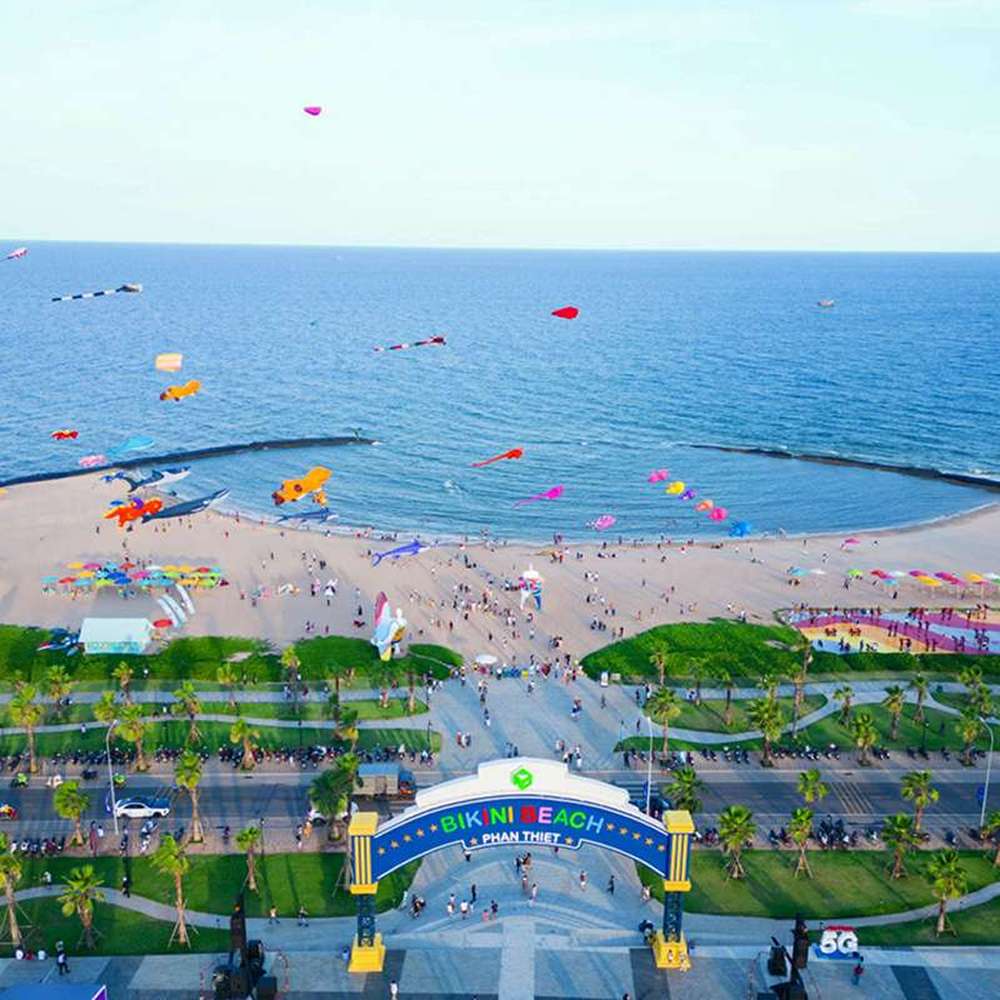 Tham quan Bikini Beach với nhiều hoạt động thú vị