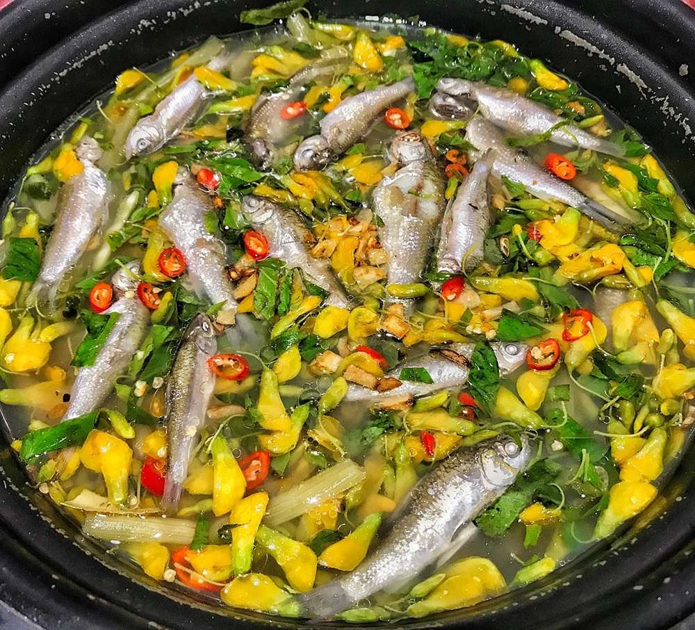 Cá linh nấu bông điên điển