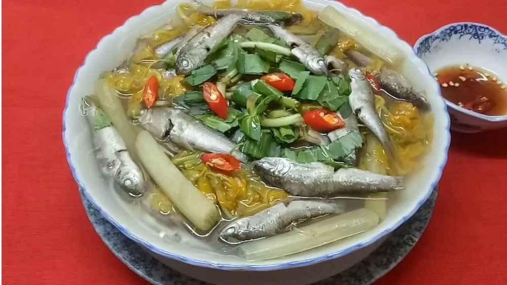 Canh chua cá linh bông điên điển