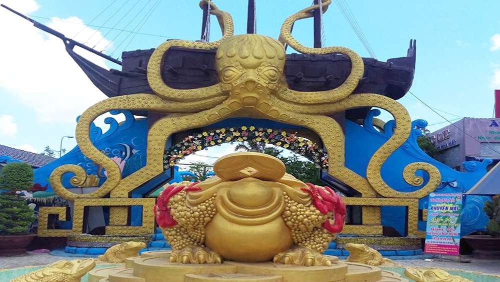 Cổng vào khu du lịch Nhà Mát