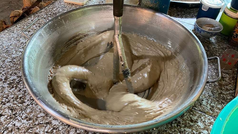 Công đoạn nấu kẹo