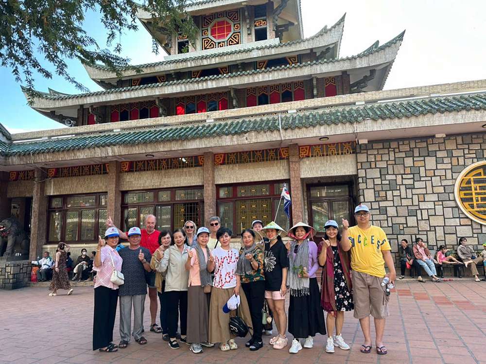 Hình ảnh du khách trải nghiệm tour của Du lịch Bình Minh