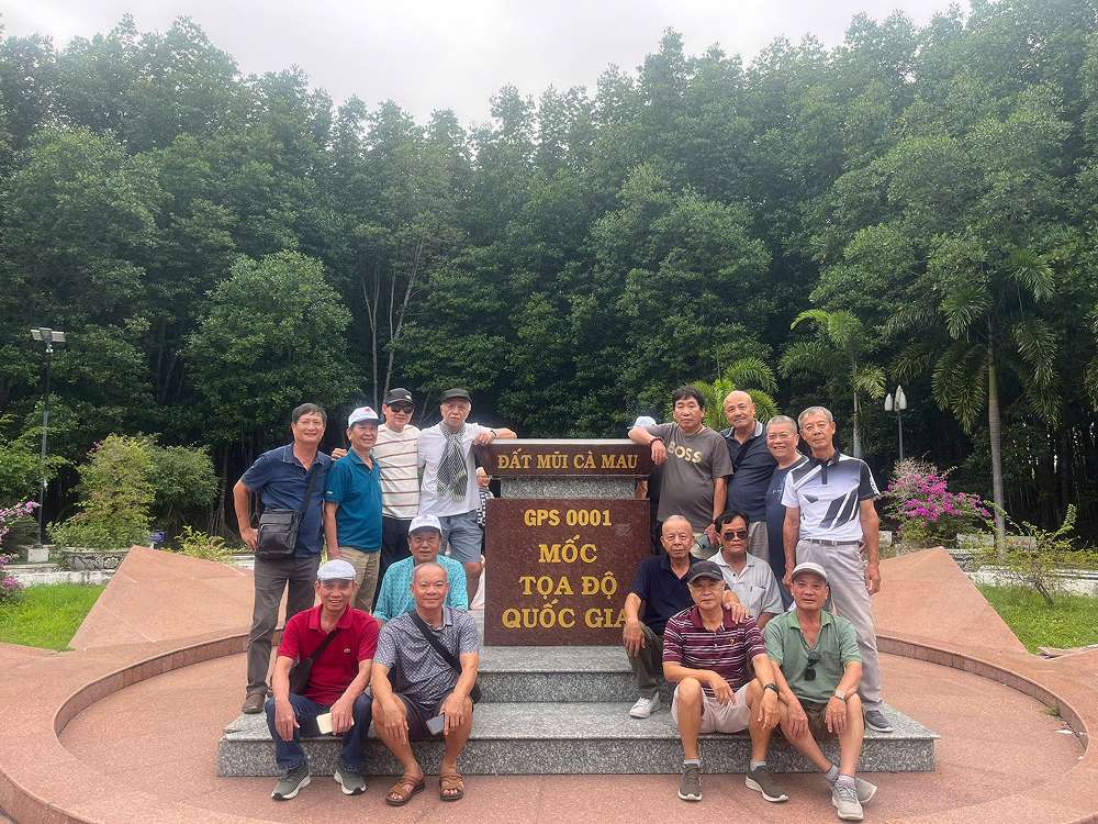 Hình ảnh du khách tham quan tour VIP 6 Tỉnh miền Tây