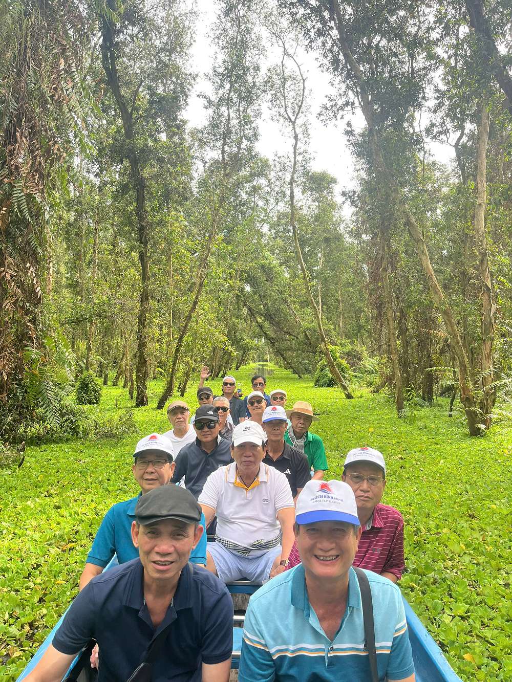 Hình ảnh du khách tham quan Rừng tràm Trà Sư