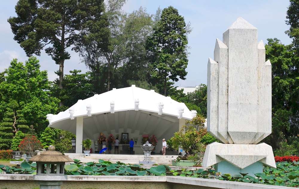 Hồ hình ngôi sao tại khu du lịch