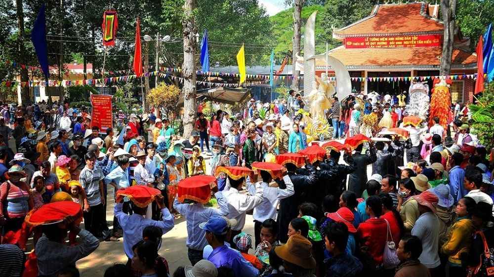 Hoạt động dâng hương tại Khu di tích Gò Tháp