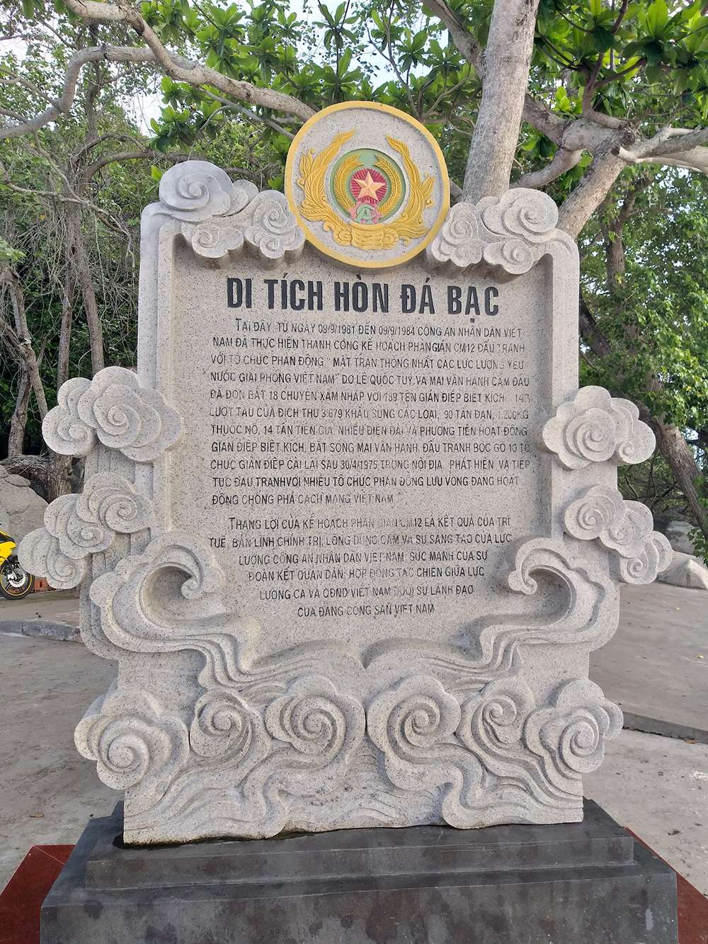 Di tích Hòn Đá Bạc