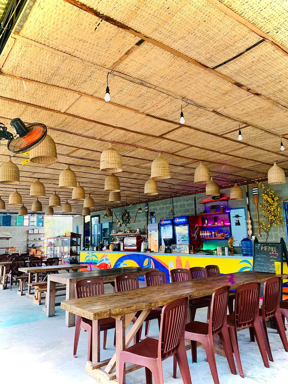 Khu vực nhà hàng tại Coco Beach Camp