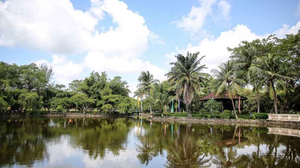 Khuôn viên và cảnh quan xung quanh Khu tưởng niệm Chủ tịch Hồ Chí Minh