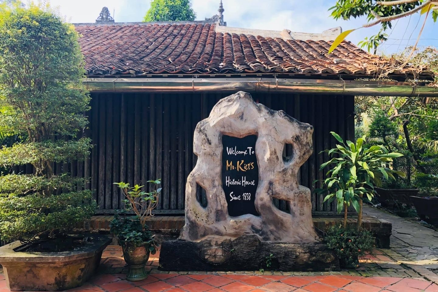 Làng Cổ Đông Hòa Hiệp Ở Đâu?