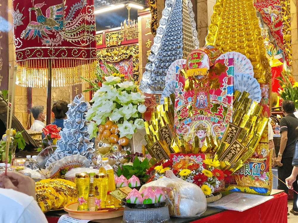 Lễ vật cúng chùa Bà Chúa Xứ