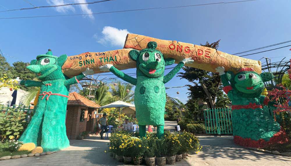 Lối vào khu du lịch sinh thái Ông Đề