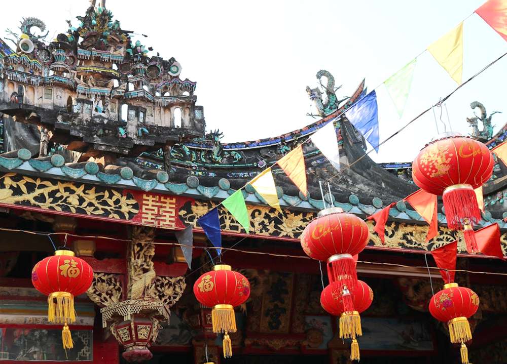 Mái ngói âm dương tại chùa Kiến An Cung