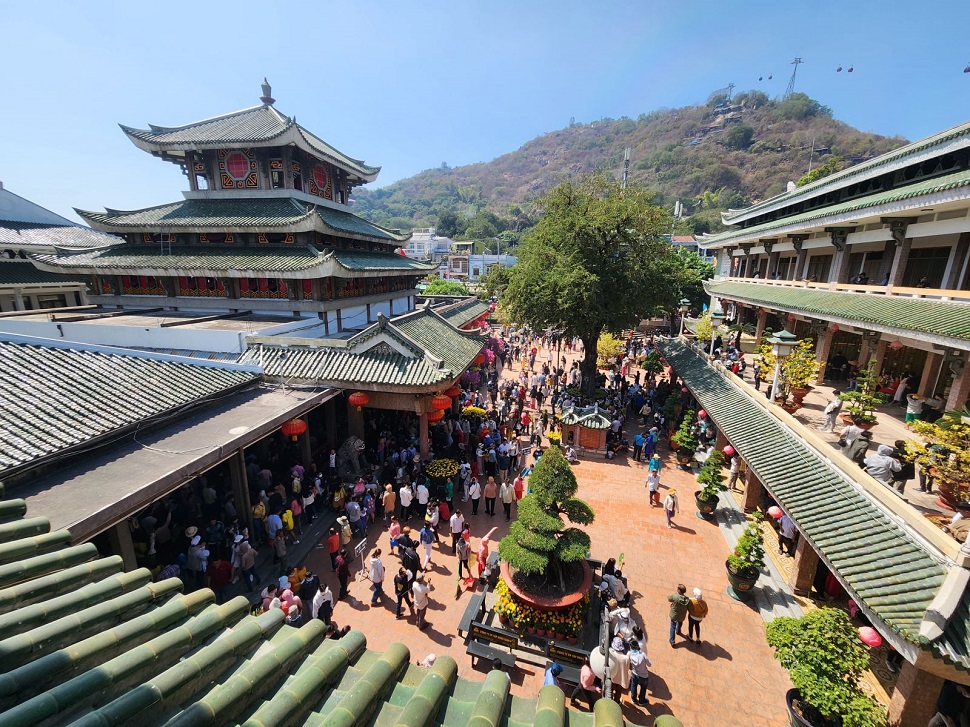 Miếu Bà Chúa Xứ núi Sam