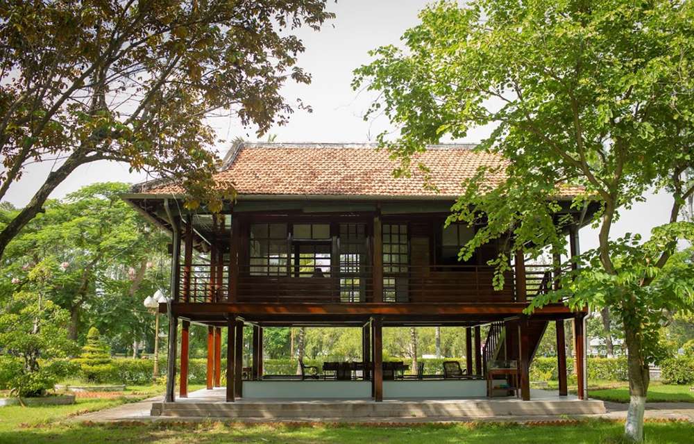 Khu vực nhà sàn Bác Hồ