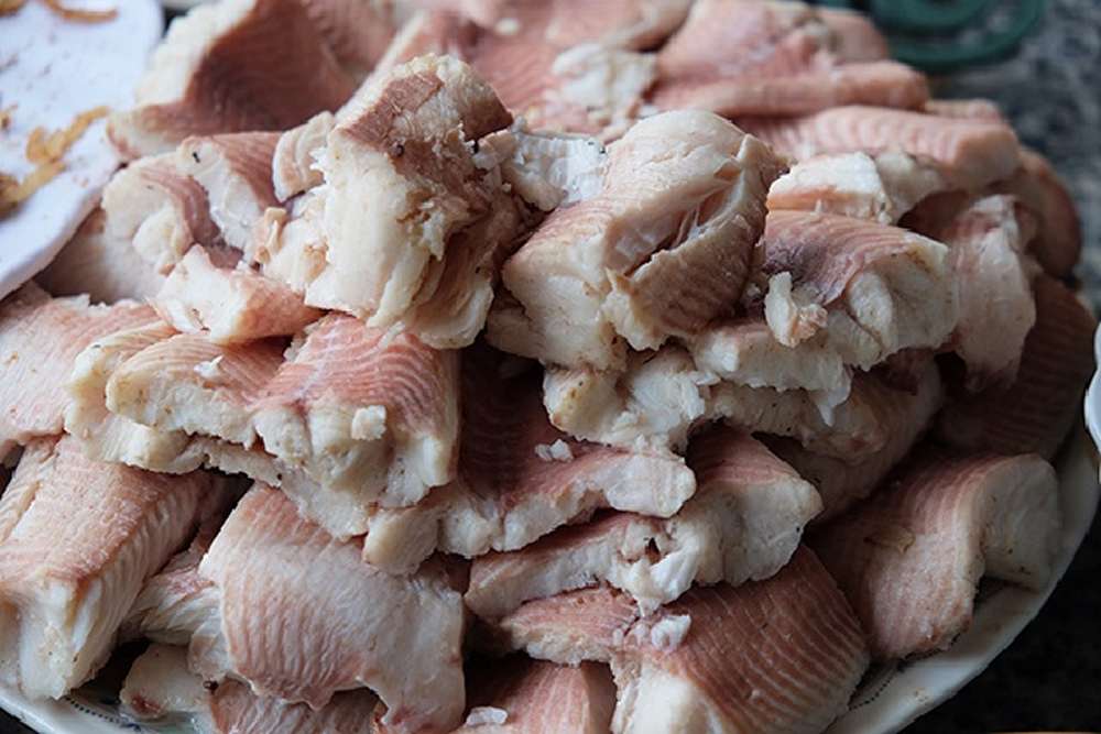 Cá lọc xương để dễ ăn hơn