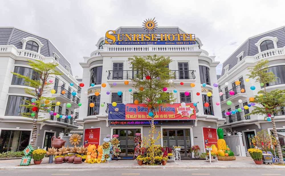 Lưu trú tại Sunrise Hote