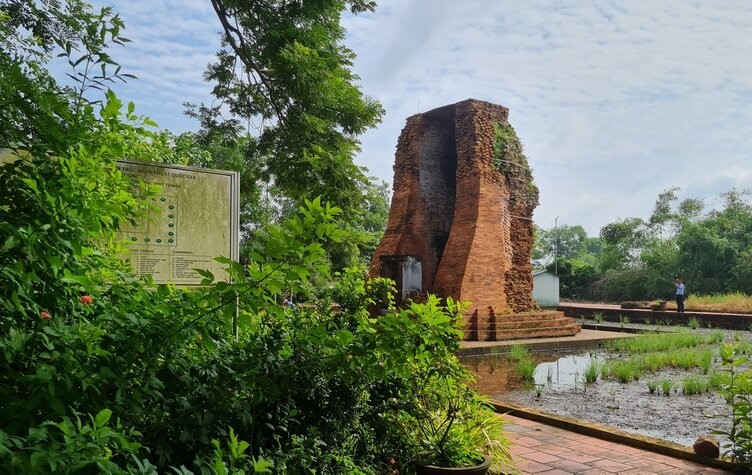 Tháp Vĩnh Hưng