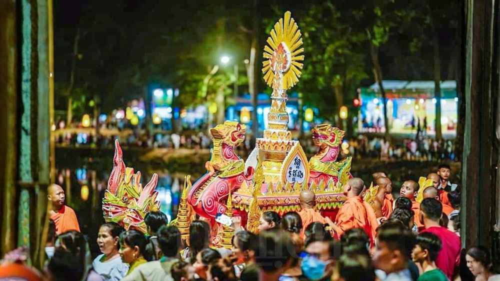 Thời điểm đẹp nhất tham gia lễ hội Ok Om Bok