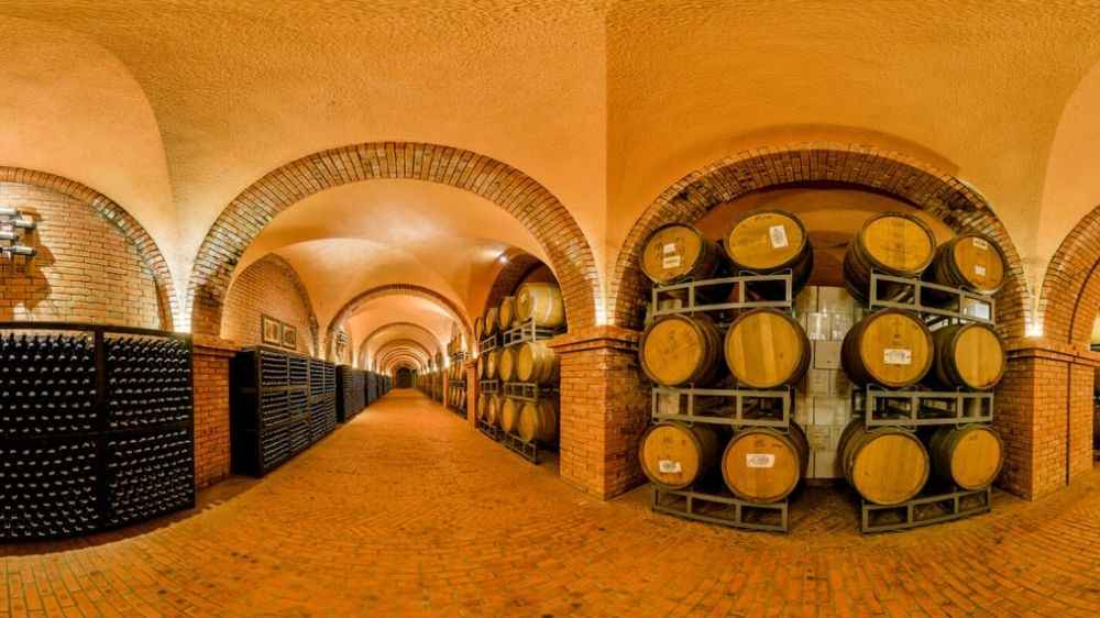 Thời điểm đẹp trong ngày tham quan Lâu đài rượu vang RD