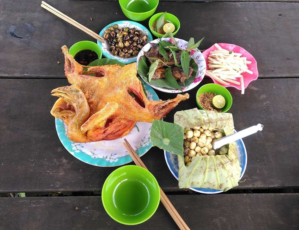 Thưởng thức các món ăn từ sen