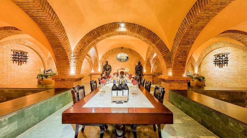 Trải nghiệm thử rượu vang tại Lâu đài rượu vang RD