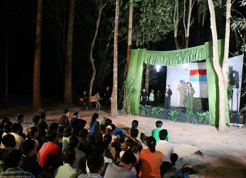 Tham gia tour đêm Địa đạo Củ Chi