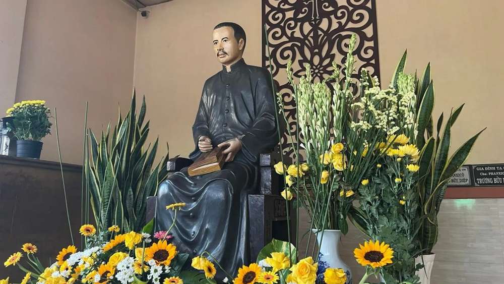 Tượng Cha Trương Bửu Diệp