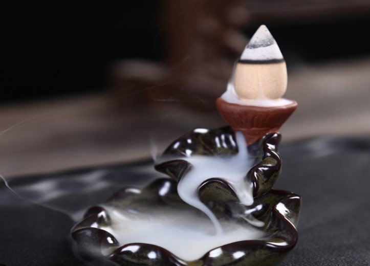 Khói hương trầm có độc không? Tác hại của trầm hương