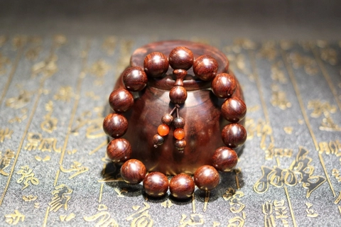 Vòng gỗ tử đàn hợp mệnh hỏa