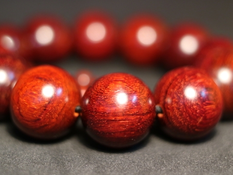 Vòng gỗ tử đàn