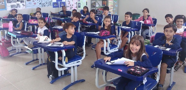 Bàn ghế học sinh tiểu học gía rẻ ngoài các đặc trưng như thiết kế đẹp