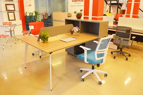 bàn làm việc văn phòng liền giá