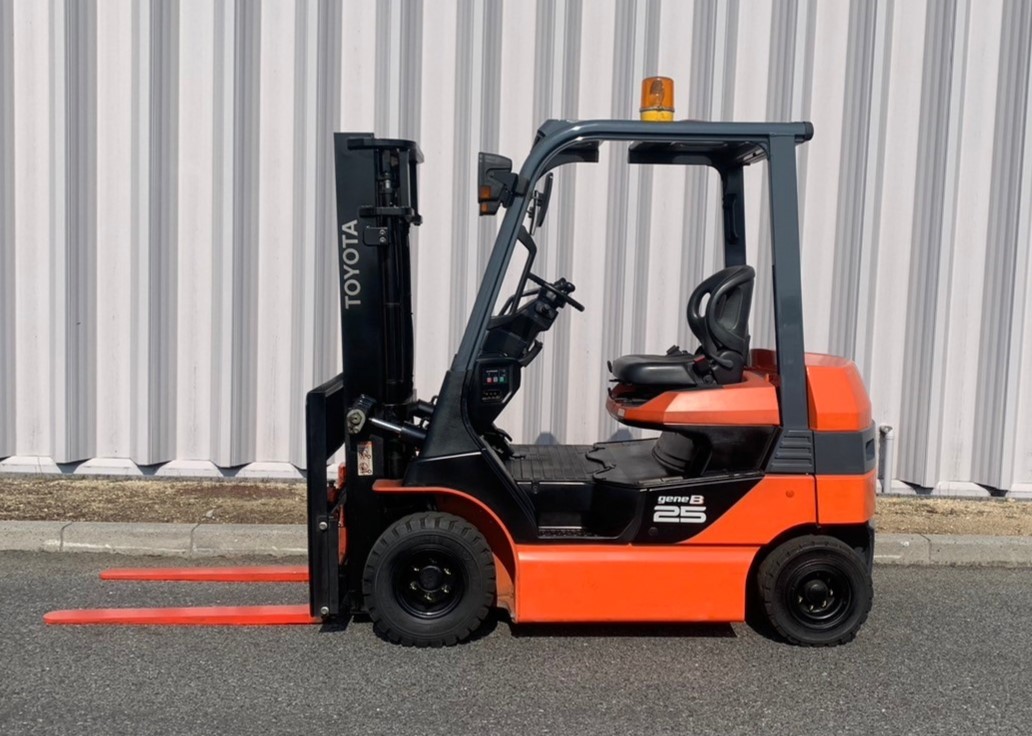 Xe nâng điện 2.5 tấn Toyota 8FB25