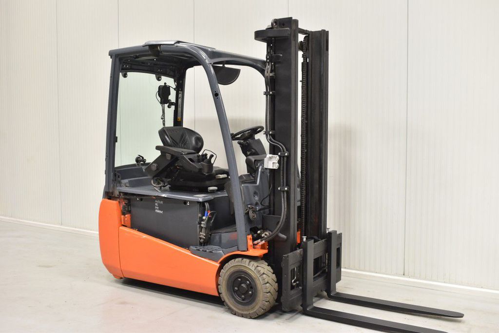 TFV là đơn vị bán xe nâng điện cũ tốt nhất hiện nay.