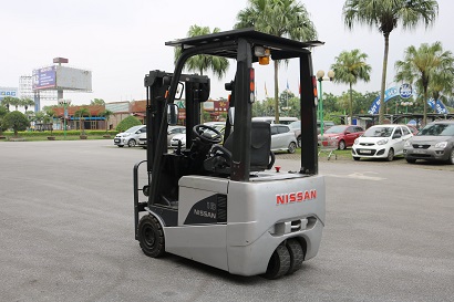 Xe nâng điện 3 bánh có khả năng hoạt động linh hoạt