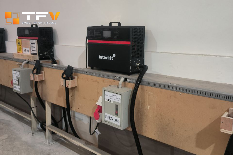 dãy sạc pin Lithium cho xe nâng