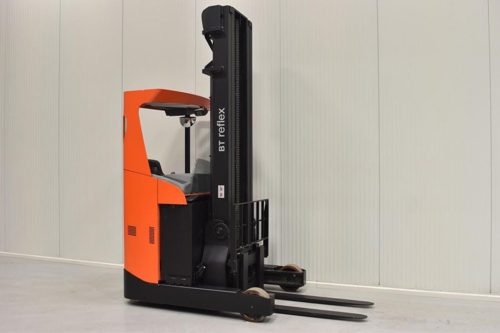 Xe nâng BT cũ rất dễ sử dụng.