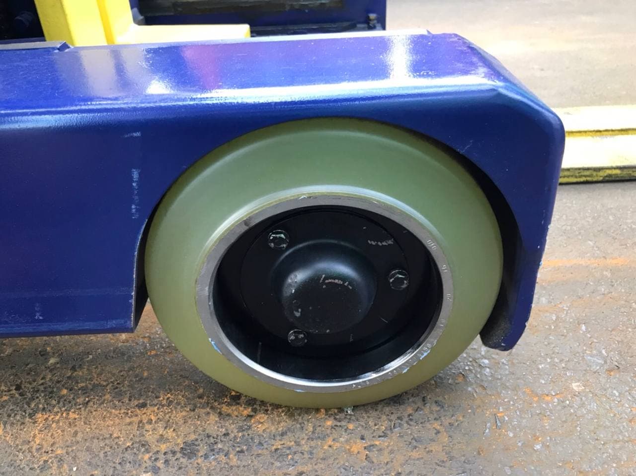 Bánh xe nâng điện PU có độ bền tới 5 năm sử dụng