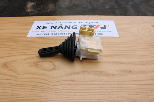 Bộ cần số tiến lùi xe nâng Toyota model 8FD10~30,8FG10~30 mã 57460-26630-71. Mã P.00017