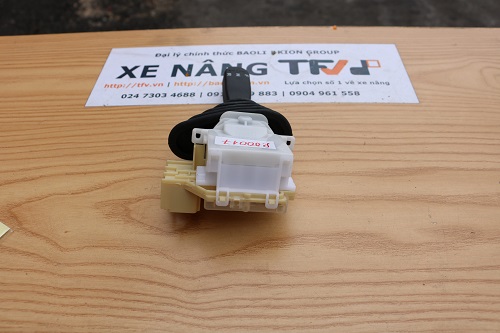 Bộ cần số tiến lùi xe nâng Toyota model 8FD10~30,8FG10~30 mã 57460-26630-71. Mã P.00017