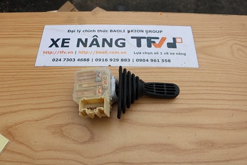 Bộ cần số tiến lùi xe nâng Toyota model 8FD10~30,8FG10~30 mã 57460-26630-71. Mã P.00017