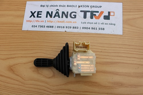 Bộ cần số tiến lùi xe nâng Toyota model 8FD10~30,8FG10~30 mã 57460-26630-71. Mã P.00017