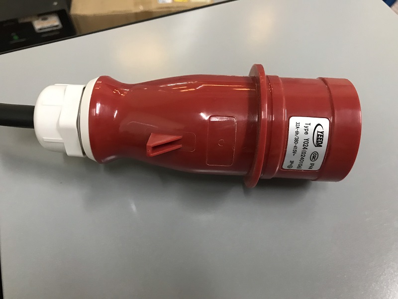 Giắc cắm bảng thông số bộ sạc ắc quy lithium 48V- 200A hiệu EIKTO, hàng mới 100%