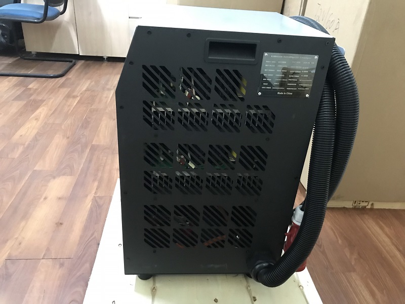 Bộ sạc ắc quy lithium 48V- 200A CHB hiệu EIKTO, hàng mới 100%