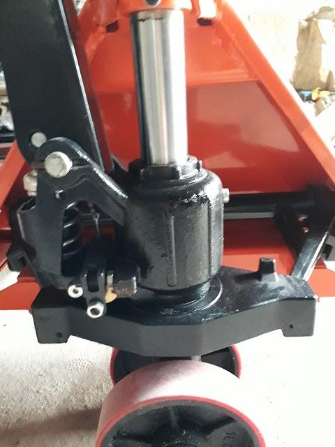 Bơm thủy lực cần được tra dầu mỡ thường xuyên