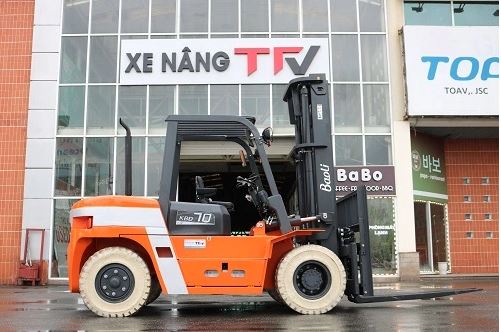 Xe nâng động cơ Trung Quốc